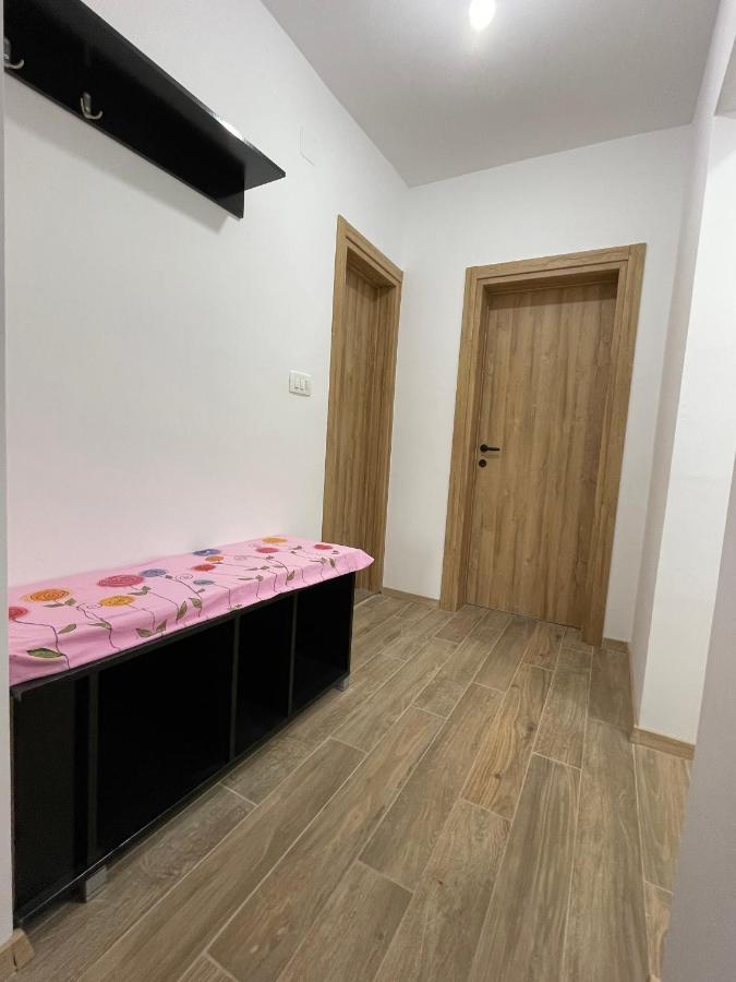 Entire Spacious Apartment With Free Parking Podgorica Exteriér fotografie