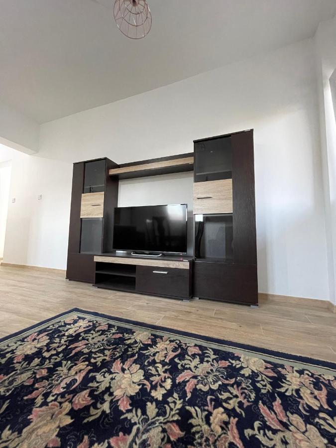 Entire Spacious Apartment With Free Parking Podgorica Exteriér fotografie